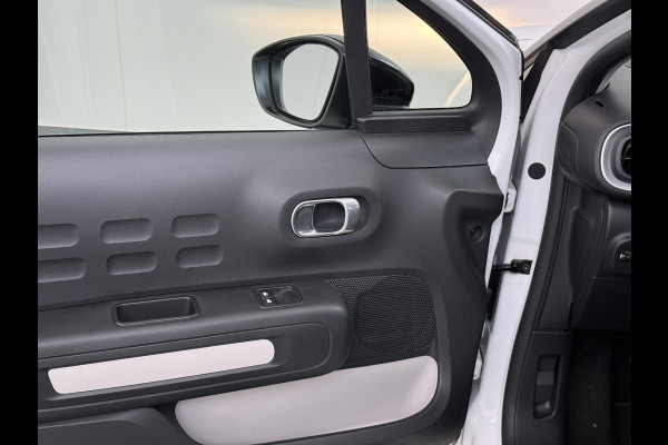 Citroën C3 1.2 Navi Apple Carplay Android MirrorLink PDC Connect LMv Ecc Cruise Elektr.Spiegels+Verwarmd SpoorAssist Regensensor Feel Tel.  Lane Assist S&S Tech Feel Distributie bij 89.194 km vervangen! Slechts 40 euro per maand wegenbelasting 4 Seizoens-banden Orig. Nederlandse auto EURO6 1e Eigenaar (lease)