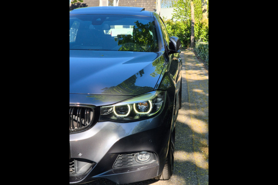 BMW 3-serie Gran Turismo GT M Sport OPTIES Panorama CarPlay Adaptieve Cruise Elek. Trekhaak Camera 2e Eigenaar 320i High Executive