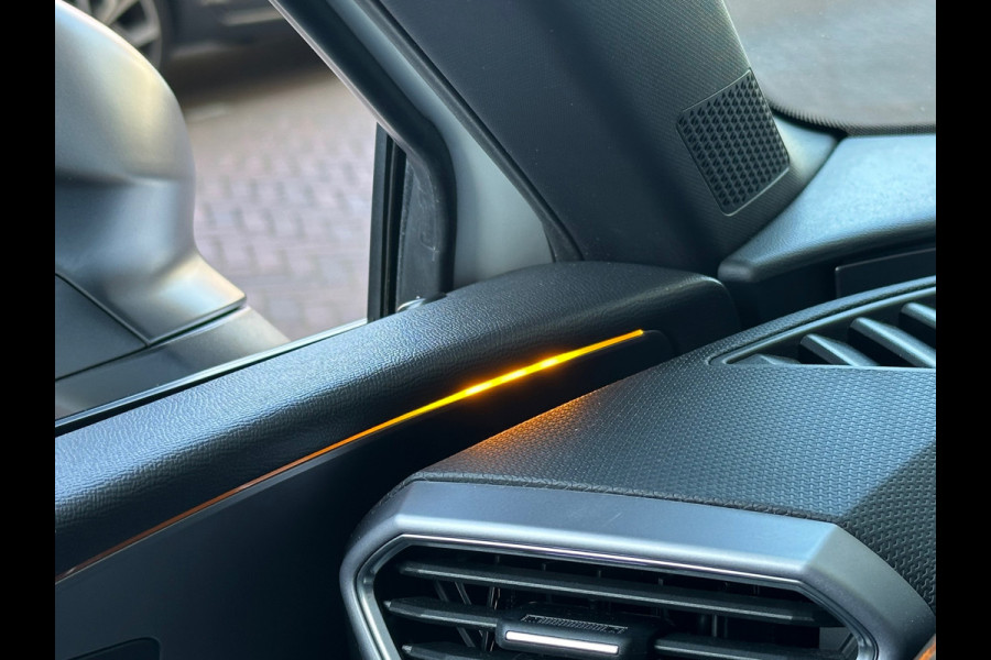 Seat Leon 1.4 TSI eHybrid PHEV FR Virtual Pano Sfeerverlichting