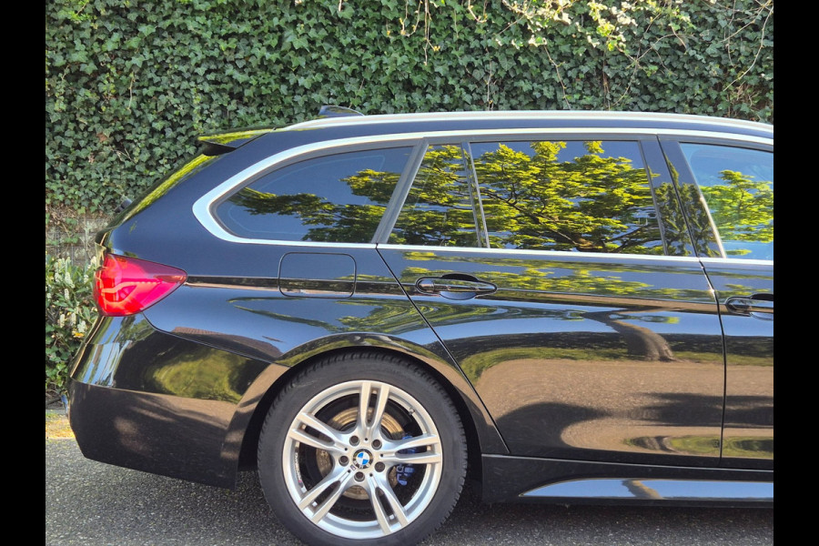 BMW 3 Serie Touring M Sport GR Navigatie Nbt EVO Virtual dash 6WB Cruise Control Getinten ramen 100% dealer onderh Corporate Lease