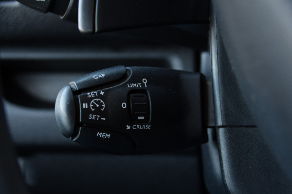 Citroën Jumpy 2.0 BlueHDI 145 L3 Black Edition 360 Camera, Cruise, Carplay , Stoelverwarming, 145pk, Trekhaak,  6 Zits, Multimedia, Uniek!