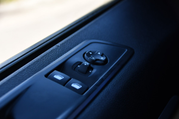Citroën Jumpy 2.0 BlueHDI 145 L3 Black Edition 360 Camera, Cruise, Carplay , Stoelverwarming, 145pk, Trekhaak,  6 Zits, Multimedia, Uniek!