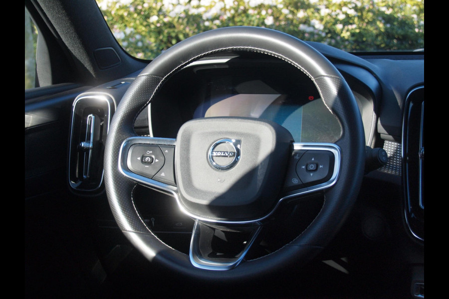 Volvo XC40 Recharge P8 AWD R-Design | SOH 95% | Apple Carplay | Parkeersensoren | Stoel-/Stuurverwarming | Cruise Control | NL-Auto |