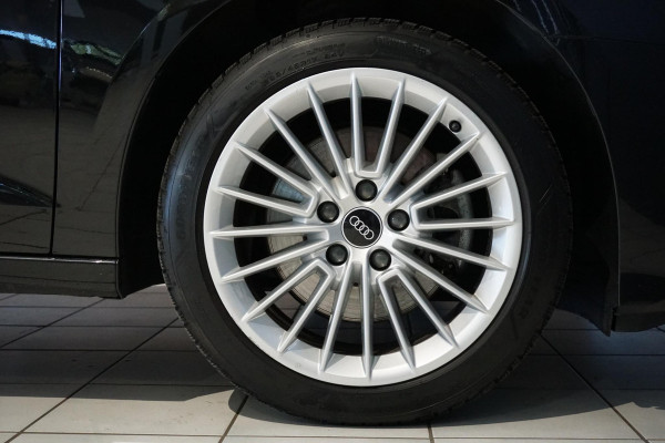 Audi A3 Limousine 30 TFSI Business edition + STOELVERWARMING / KEYLESS