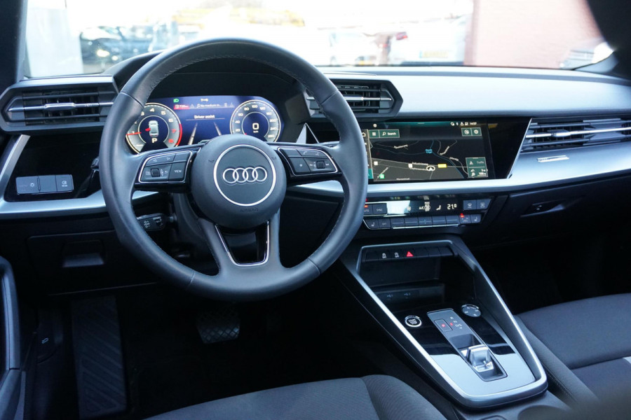 Audi A3 Limousine 30 TFSI Business edition + STOELVERWARMING / KEYLESS