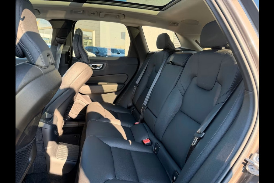 Volvo XC60 2.0 T8 Plug-in hybrid AWD Plus Dark (335kW/455PK) LUCHTV, PANO, ACC, HuD, 21-inch LMV ** Ex VOLVO - 26k Onder NP ** ** INFORMEER OOK NAAR ONZE AANTREKKELIJKE FINANCIAL-LEASE TARIEVEN **