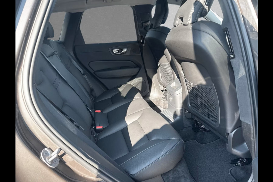 Volvo XC60 2.0 T8 Plug-in hybrid AWD Plus Dark (335kW/455PK) LUCHTV, PANO, ACC, HuD, 21-inch LMV ** Ex VOLVO - 26k Onder NP ** ** INFORMEER OOK NAAR ONZE AANTREKKELIJKE FINANCIAL-LEASE TARIEVEN **