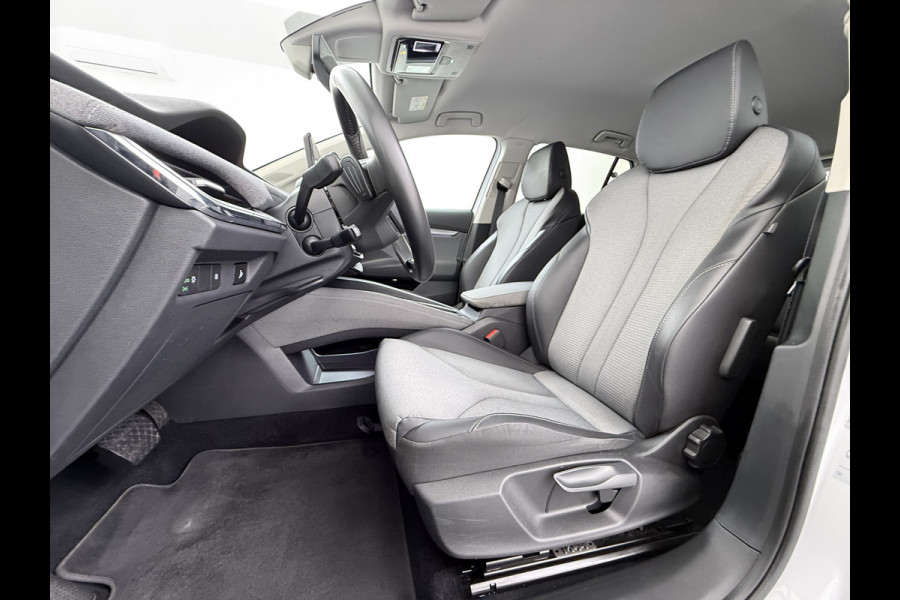 Škoda ENYAQ iV 80 82kwh 204PK Soh 96% Camera 1/2 Leer Apple Carplay Android Warmtepomp First Edition Navi 3-Zone-Ecc 19"lm PDC-a+v Adaptive-Cru Lane-Assist Luxus E-Call Stuurverwarming Led Isofix Keyless-Go DAB Rijstrooksensor Origineel Nederlandse Auto Nieuwprijs €  53.000,-