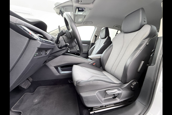 Škoda ENYAQ iV 80 82kwh 204PK Soh 96% Camera 1/2 Leer Apple Carplay Android Warmtepomp First Edition Navi 3-Zone-Ecc 19"lm PDC-a+v Adaptive-Cru Lane-Assist Luxus E-Call Stuurverwarming Led Isofix Keyless-Go DAB Rijstrooksensor Origineel Nederlandse Auto Nieuwprijs €  53.000,-