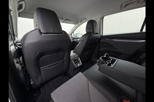 Škoda ENYAQ iV 80 82kwh 204PK Soh 96% Camera 1/2 Leer Apple Carplay Android Warmtepomp First Edition Navi 3-Zone-Ecc 19"lm PDC-a+v Adaptive-Cru Lane-Assist Luxus E-Call Stuurverwarming Led Isofix Keyless-Go DAB Rijstrooksensor Origineel Nederlandse Auto Nieuwprijs €  53.000,-