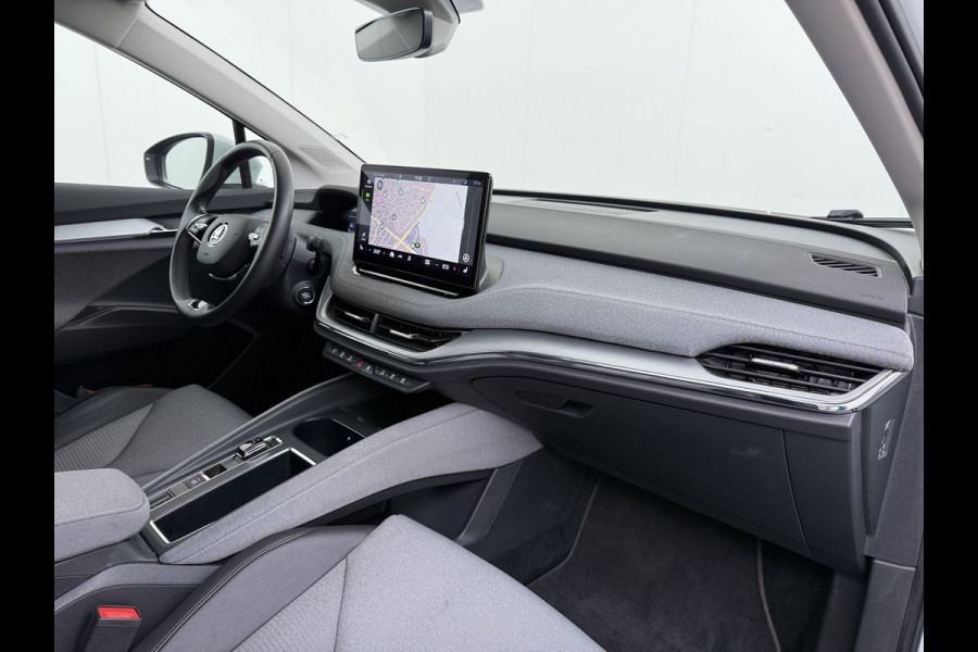 Škoda ENYAQ iV 80 82kwh 204PK Soh 96% Camera 1/2 Leer Apple Carplay Android Warmtepomp First Edition Navi 3-Zone-Ecc 19"lm PDC-a+v Adaptive-Cru Lane-Assist Luxus E-Call Stuurverwarming Led Isofix Keyless-Go DAB Rijstrooksensor Origineel Nederlandse Auto Nieuwprijs €  53.000,-