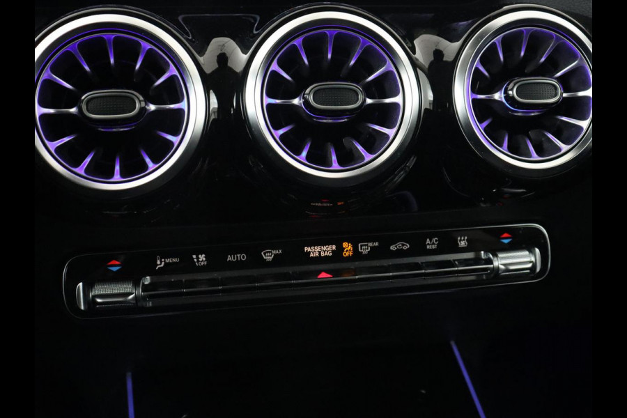 Mercedes-Benz B-Klasse 250e Urban Night | SOH 92% | Adaptive cruise | Stoelverwarming | Camera | Carplay | Sfeerverlichting | Half leder | Full LED | Widescreen | Park Assist | Navigatie | PHEV | Plug In