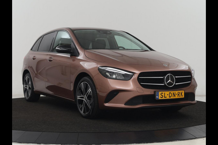 Mercedes-Benz B-Klasse 250e Urban Night | SOH 92% | Adaptive cruise | Stoelverwarming | Camera | Carplay | Sfeerverlichting | Half leder | Full LED | Widescreen | Park Assist | Navigatie | PHEV | Plug In