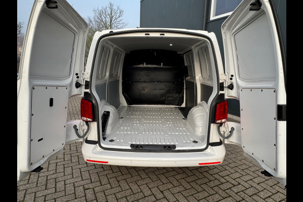 Volkswagen Transporter * Automaat L1H1 * Camera * Navigatie * Cruise * LM Velgen *