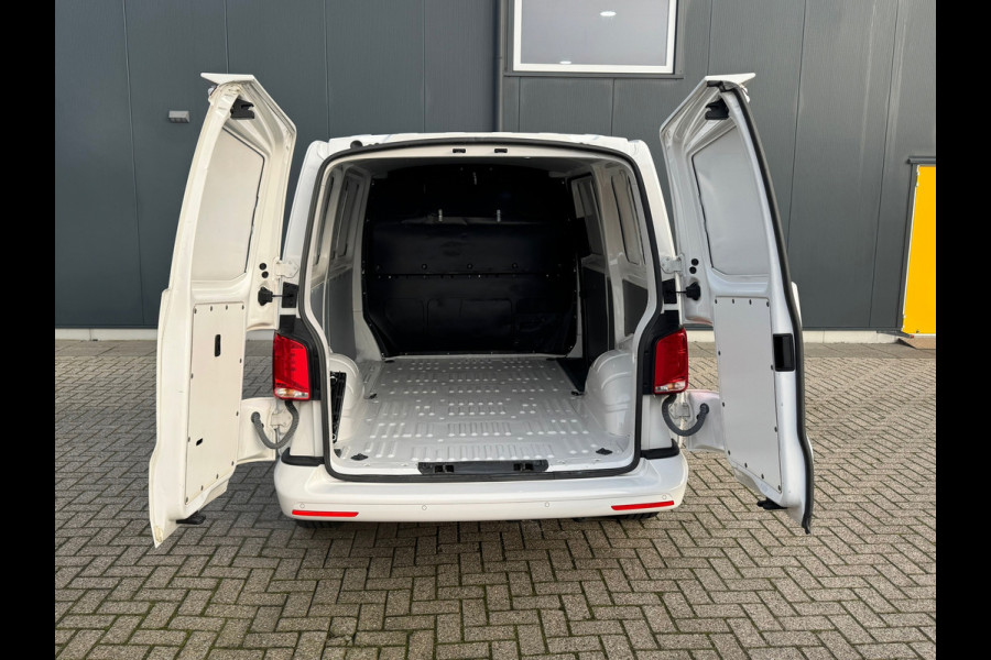 Volkswagen Transporter * Automaat L1H1 * Camera * Navigatie * Cruise * LM Velgen *