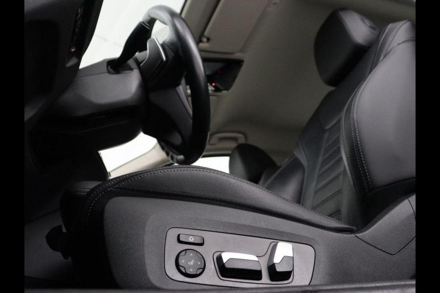 BMW 3 Serie 318i | Leder | Adaptive cruise | Stoelverwarming | Memory | Live Cockpit | Sportstoelen | Carplay | Keyless | Trekhaak | Parkeerhulp | Climate control | Full LED | Origineel NL