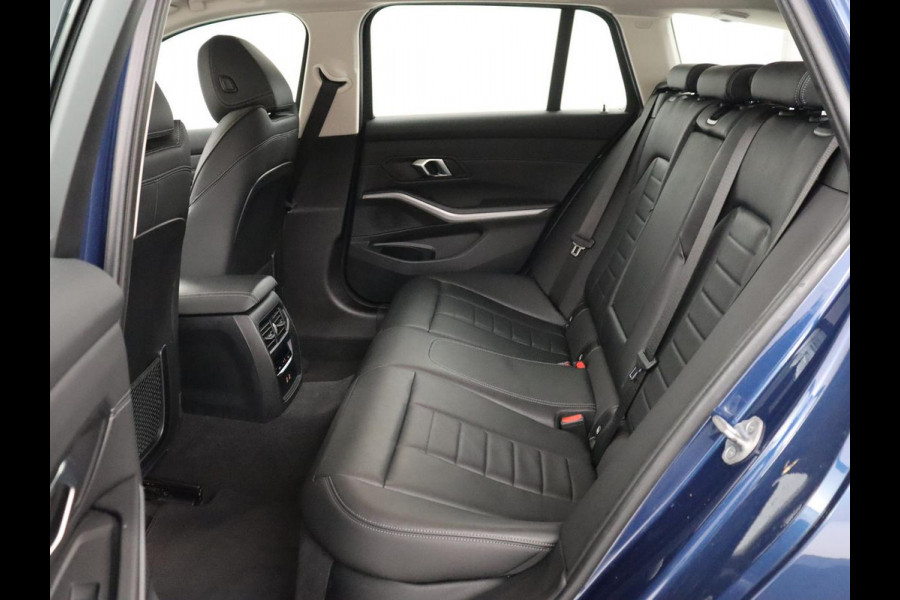 BMW 3 Serie 318i | Leder | Adaptive cruise | Stoelverwarming | Memory | Live Cockpit | Sportstoelen | Carplay | Keyless | Trekhaak | Parkeerhulp | Climate control | Full LED | Origineel NL