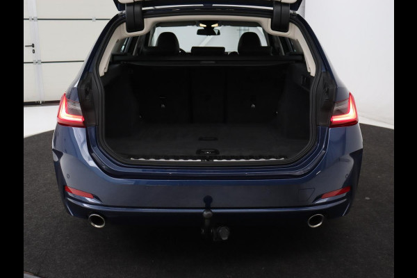 BMW 3 Serie 318i | Leder | Adaptive cruise | Stoelverwarming | Memory | Live Cockpit | Sportstoelen | Carplay | Keyless | Trekhaak | Parkeerhulp | Climate control | Full LED | Origineel NL