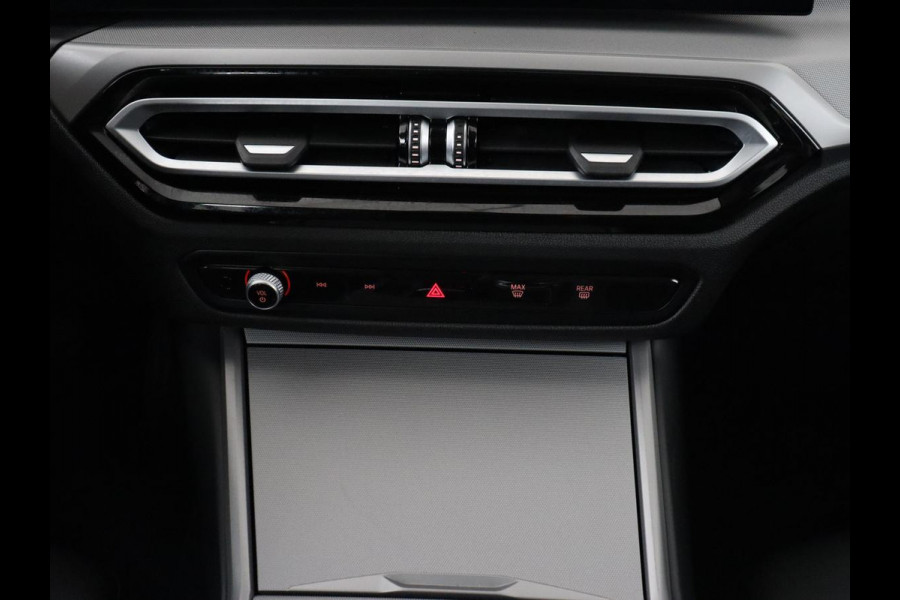 BMW 3 Serie 318i | Leder | Adaptive cruise | Stoelverwarming | Memory | Live Cockpit | Sportstoelen | Carplay | Keyless | Trekhaak | Parkeerhulp | Climate control | Full LED | Origineel NL