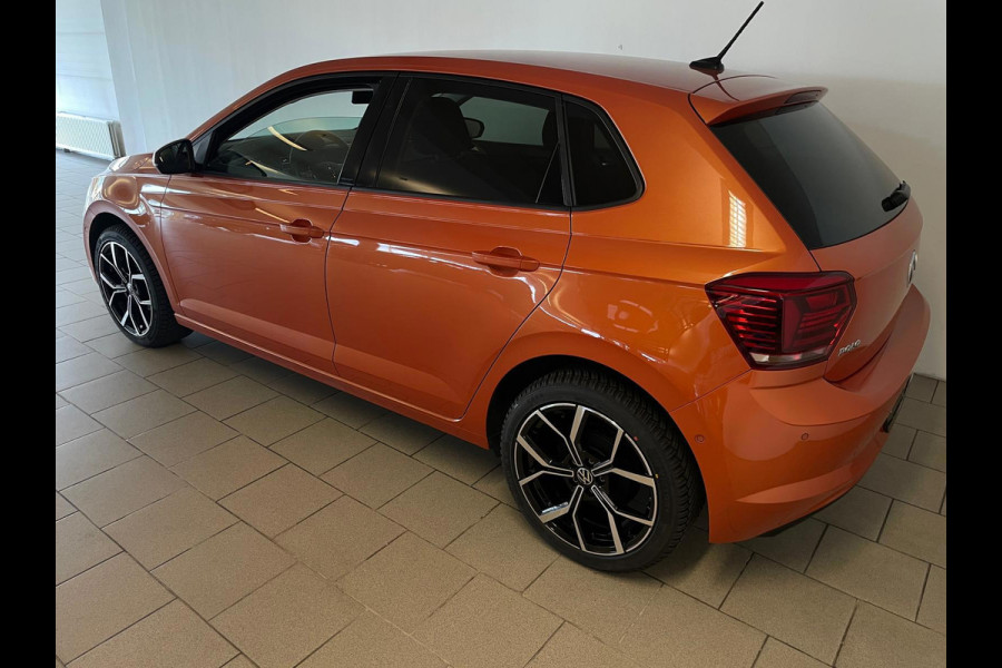 Volkswagen Polo 1.0 TSI Comfortline Business AIRCO NAVI CRUISE KEYLESS START VELGEN ALL SEASON MET LAK PRIVACYGLAS NETTE AUTO