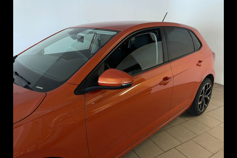 Volkswagen Polo 1.0 TSI Comfortline Business AIRCO NAVI CRUISE KEYLESS START VELGEN ALL SEASON MET LAK PRIVACYGLAS NETTE AUTO