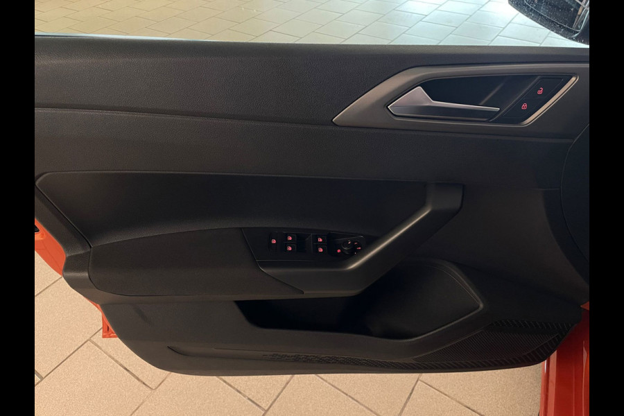 Volkswagen Polo 1.0 TSI Comfortline Business AIRCO NAVI CRUISE KEYLESS START VELGEN ALL SEASON MET LAK PRIVACYGLAS NETTE AUTO