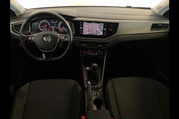 Volkswagen Polo 1.0 TSI Comfortline Business AIRCO NAVI CRUISE KEYLESS START VELGEN ALL SEASON MET LAK PRIVACYGLAS NETTE AUTO