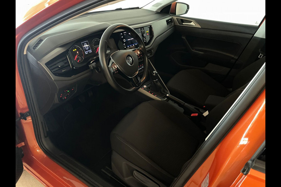 Volkswagen Polo 1.0 TSI Comfortline Business AIRCO NAVI CRUISE KEYLESS START VELGEN ALL SEASON MET LAK PRIVACYGLAS NETTE AUTO