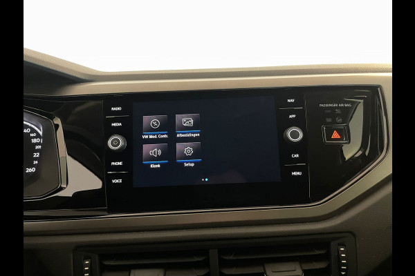 Volkswagen Polo 1.0 TSI Comfortline Business AIRCO NAVI CRUISE KEYLESS START VELGEN ALL SEASON MET LAK PRIVACYGLAS NETTE AUTO