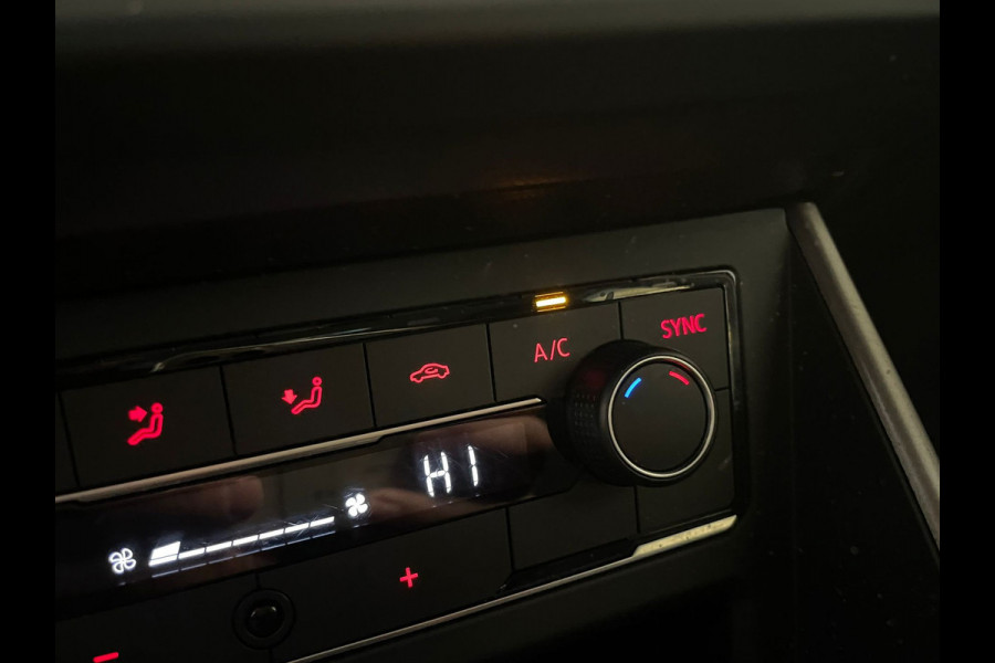 Volkswagen Polo 1.0 TSI Comfortline Business AIRCO NAVI CRUISE KEYLESS START VELGEN ALL SEASON MET LAK PRIVACYGLAS NETTE AUTO