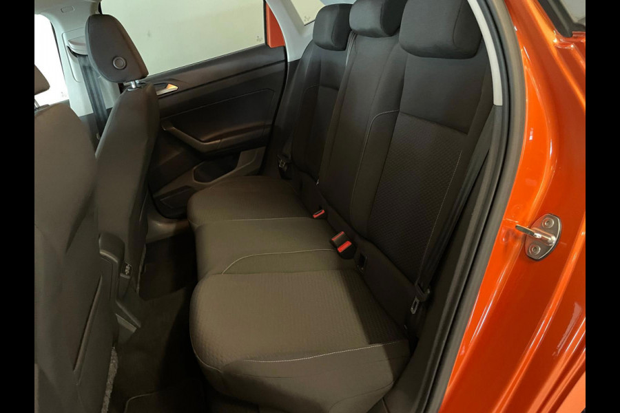 Volkswagen Polo 1.0 TSI Comfortline Business AIRCO NAVI CRUISE KEYLESS START VELGEN ALL SEASON MET LAK PRIVACYGLAS NETTE AUTO