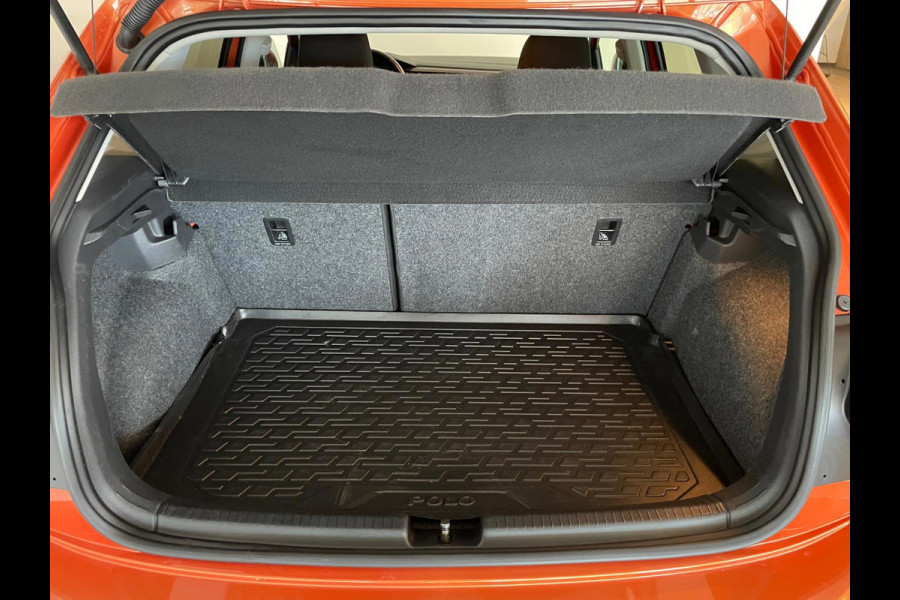 Volkswagen Polo 1.0 TSI Comfortline Business AIRCO NAVI CRUISE KEYLESS START VELGEN ALL SEASON MET LAK PRIVACYGLAS NETTE AUTO