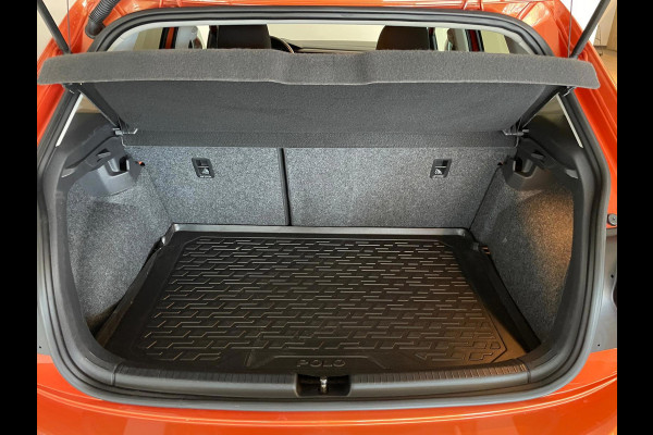 Volkswagen Polo 1.0 TSI Comfortline Business AIRCO NAVI CRUISE KEYLESS START VELGEN ALL SEASON MET LAK PRIVACYGLAS NETTE AUTO