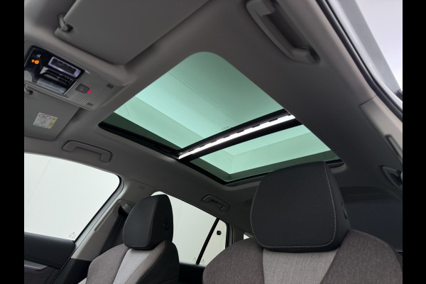 Škoda ENYAQ iV 80 82kwh 204PK Soh 95% Pano-Dak Camera Apple Carplay Android First Edition Navi 3-Zone-Ecc 19"lm PDC-a+v Adaptive-Cruise Lane-Assist Luxus E-Call Stuurverwarming Led Isofix Keyless-Go DAB Rijstrooksensor Origineel Nederlandse Auto Nieuwprijs €  53.000,-