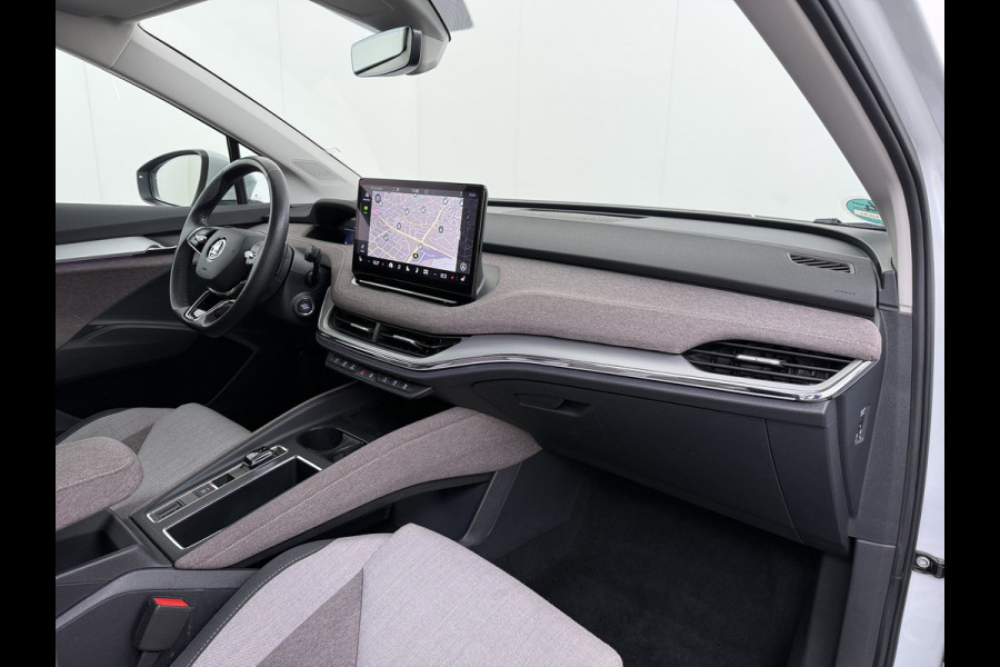 Škoda ENYAQ iV 80 82kwh 204PK Soh 95% Pano-Dak Camera Apple Carplay Android First Edition Navi 3-Zone-Ecc 19"lm PDC-a+v Adaptive-Cruise Lane-Assist Luxus E-Call Stuurverwarming Led Isofix Keyless-Go DAB Rijstrooksensor Origineel Nederlandse Auto Nieuwprijs €  53.000,-