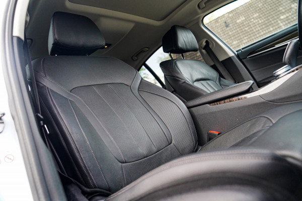 BMW 5 Serie 530e iPerformance High Executive | Stoelverkoeling | Head Up Display | Memory | Achterbank Verwarmd