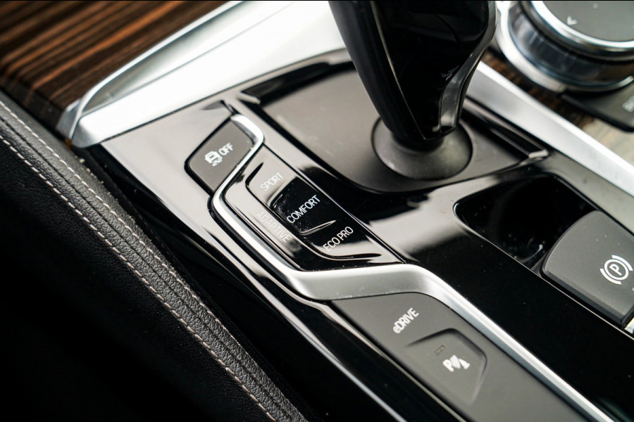 BMW 5 Serie 530e iPerformance High Executive | Stoelverkoeling | Head Up Display | Memory | Achterbank Verwarmd