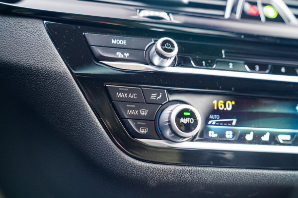 BMW 5 Serie 530e iPerformance High Executive | Stoelverkoeling | Head Up Display | Memory | Achterbank Verwarmd