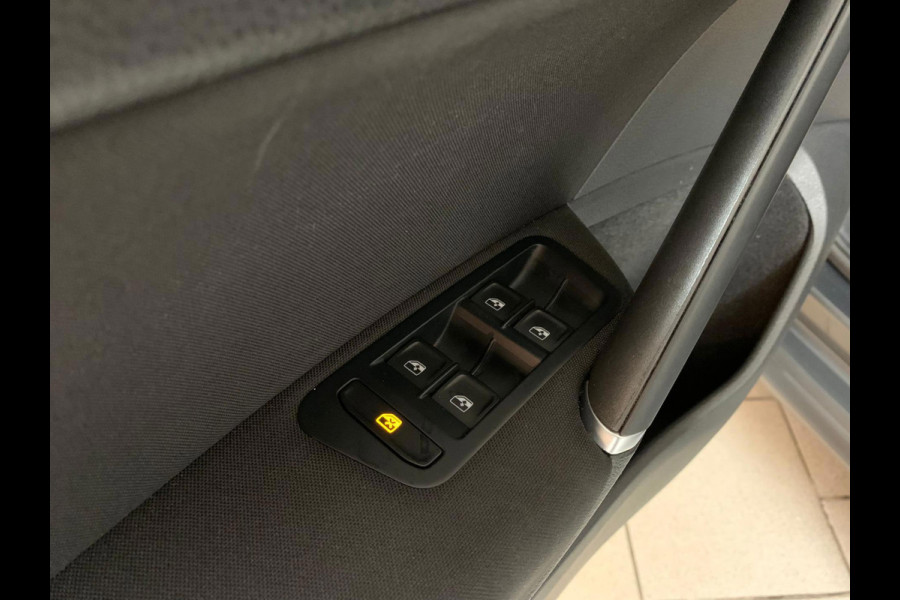 Volkswagen Golf 1.0 TSI Comfortline 110PK AIRCO CRUISE NAVI BLUETOOTH APPLE CARPLAY PDC TREKHAAK PRIVACY GLAS ZEER NETTE AUTO