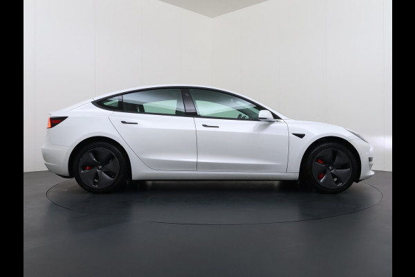 Tesla Model 3 RWD LFP-Accu SR plus Soh 91% 325PK Lmv 18" AutoPilot FSD Leder Panoramadak Adaptive-Cruise Camera's Elektr.-Stuur+Stoelen+Spiege Navi LED Comfortstoelen ACC DAB Voorverwarmen interieur via App Keyless One-Pedal-Drive Origineel Nederlandse auto tot 11kw laden thuis!