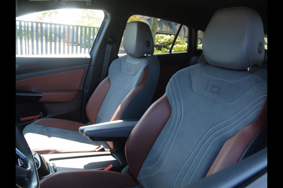 Volkswagen ID.4 First 77 kWh | Camera | Trekhaak | Sfeerverlichting | Apple Carplay | Cruise Control |