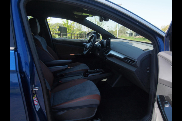 Volkswagen ID.4 First 77 kWh | Camera | Trekhaak | Sfeerverlichting | Apple Carplay | Cruise Control |