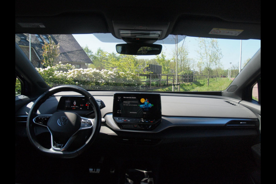 Volkswagen ID.4 First 77 kWh | Camera | Trekhaak | Sfeerverlichting | Apple Carplay | Cruise Control |