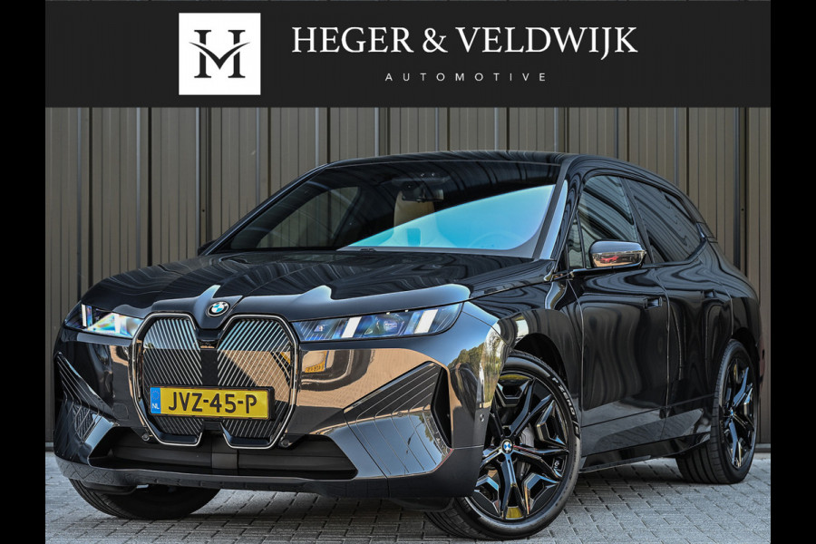 BMW iX xDrive45 101 kWh | NL-auto | Comfort access | Soft close | Iconic glow | Adaptive led | Sky lounge | Driving assistant prof. | Dab+ | Harman/kardon |