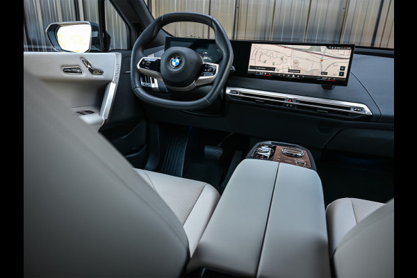 BMW iX xDrive45 101 kWh | NL-auto | Comfort access | Soft close | Iconic glow | Adaptive led | Sky lounge | Driving assistant prof. | Dab+ | Harman/kardon |