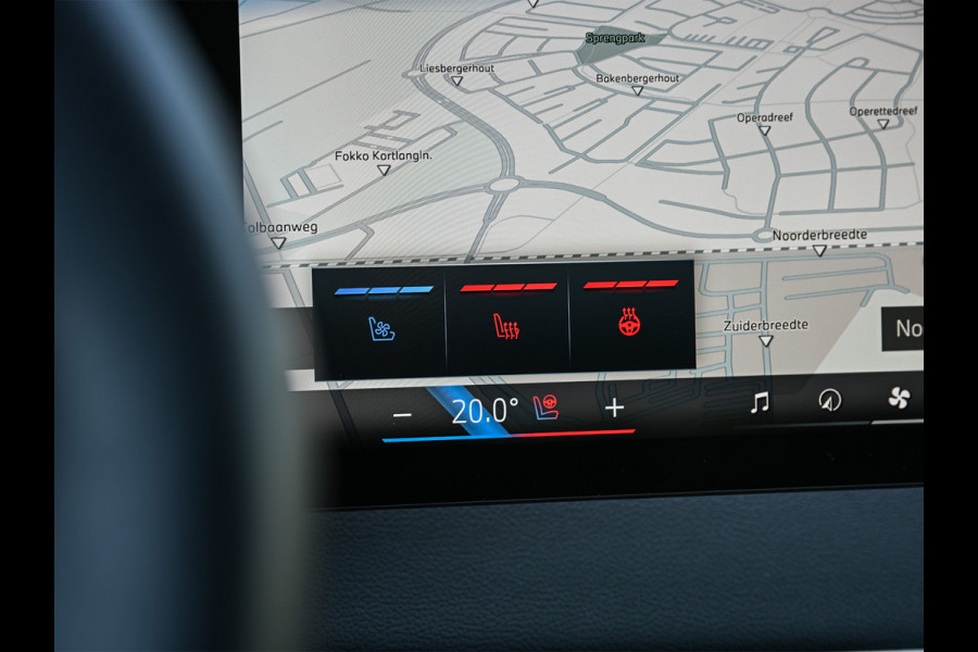 BMW iX xDrive45 101 kWh | NL-auto | Comfort access | Soft close | Iconic glow | Adaptive led | Sky lounge | Driving assistant prof. | Dab+ | Harman/kardon |