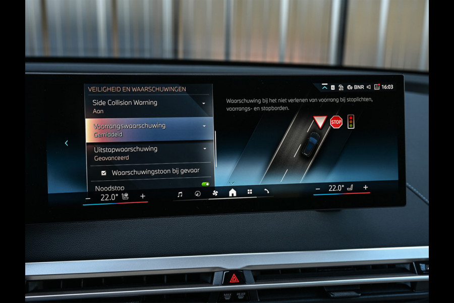 BMW iX xDrive45 101 kWh | NL-auto | Comfort access | Soft close | Iconic glow | Adaptive led | Sky lounge | Driving assistant prof. | Dab+ | Harman/kardon |