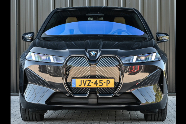 BMW iX xDrive45 101 kWh | NL-auto | Comfort access | Soft close | Iconic glow | Adaptive led | Sky lounge | Driving assistant prof. | Dab+ | Harman/kardon |