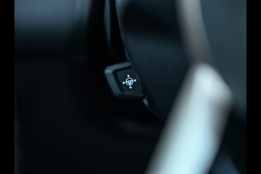 BMW iX xDrive45 101 kWh | NL-auto | Comfort access | Soft close | Iconic glow | Adaptive led | Sky lounge | Driving assistant prof. | Dab+ | Harman/kardon |