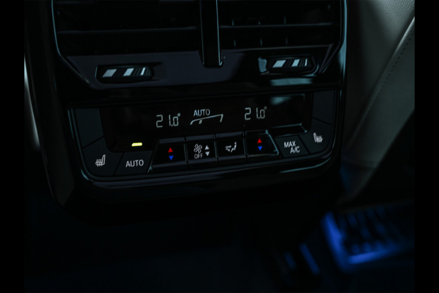 BMW iX xDrive45 101 kWh | NL-auto | Comfort access | Soft close | Iconic glow | Adaptive led | Sky lounge | Driving assistant prof. | Dab+ | Harman/kardon |